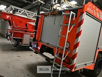 Mercedes vrachtwagen met multifunctionele autopomp brandweer - afbeelding 36 van  44