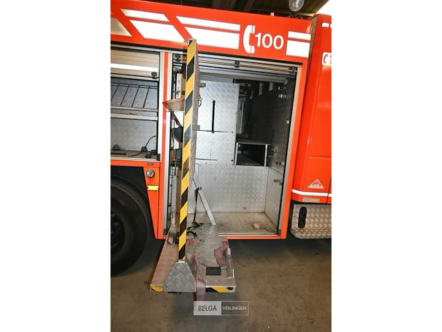 Mercedes vrachtwagen met multifunctionele autopomp brandweer - afbeelding 38 van  44