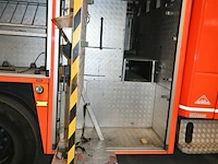Mercedes vrachtwagen met multifunctionele autopomp brandweer - afbeelding 38 van  44