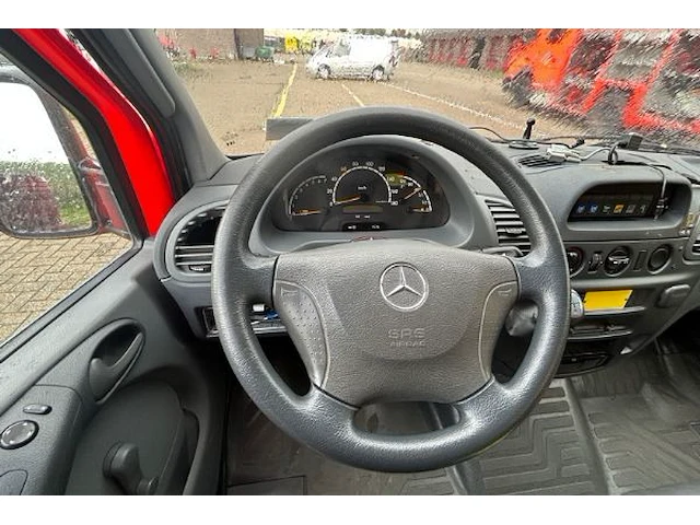 Mercedes vrachtwagen - afbeelding 8 van  13