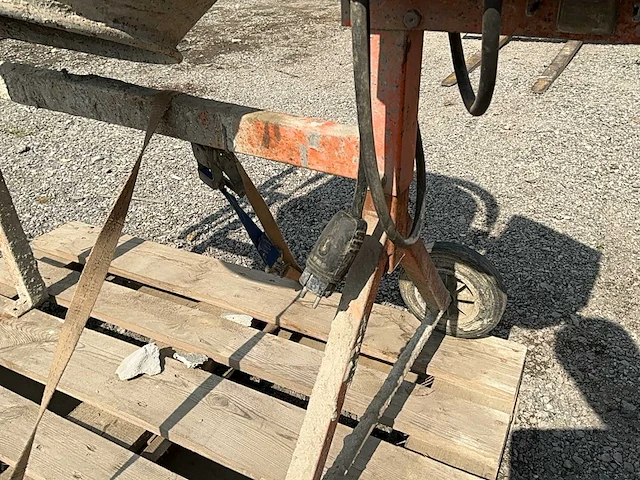 Merk unknowns betonmixer - afbeelding 2 van  11