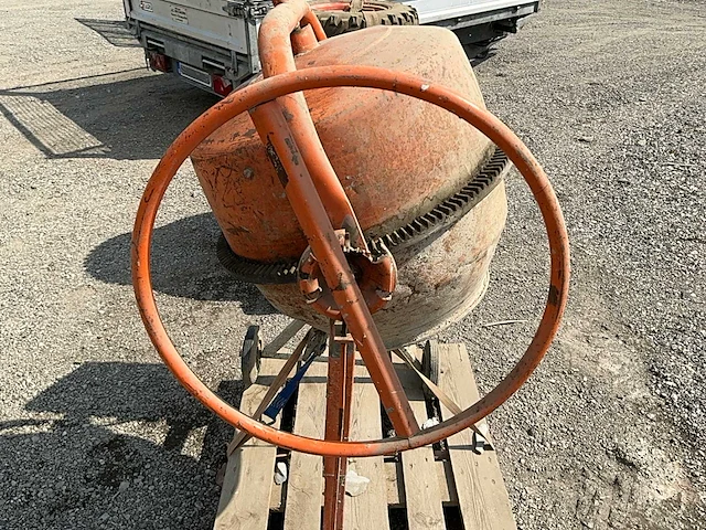 Merk unknowns betonmixer - afbeelding 3 van  11