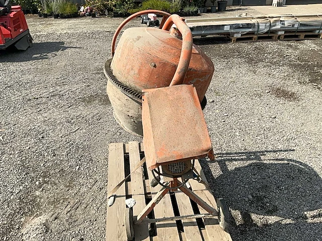 Merk unknowns betonmixer - afbeelding 4 van  11