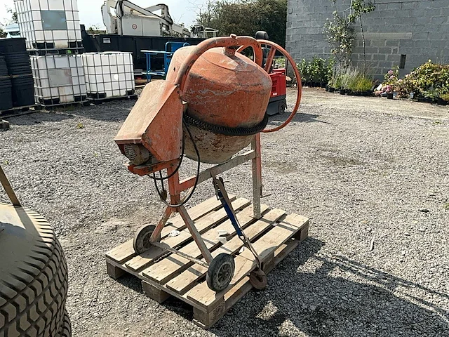 Merk unknowns betonmixer - afbeelding 5 van  11