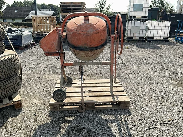 Merk unknowns betonmixer - afbeelding 6 van  11