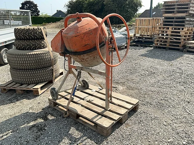 Merk unknowns betonmixer - afbeelding 7 van  11