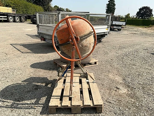 Merk unknowns betonmixer - afbeelding 8 van  11