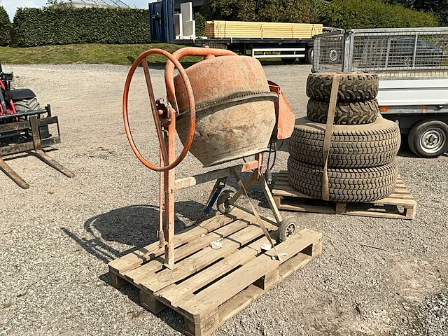 Merk unknowns betonmixer - afbeelding 9 van  11