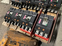 Merlin gerin c630h vermogensschakelaar (4x) - afbeelding 1 van  3