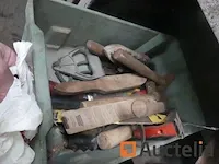 Metaal kast en inhoud ervan - afbeelding 11 van  11