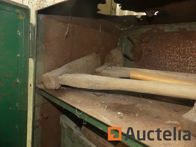 Metaal kast en inhoud ervan - afbeelding 2 van  8