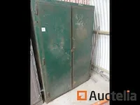 Metaal kast en inhoud ervan - afbeelding 3 van  8