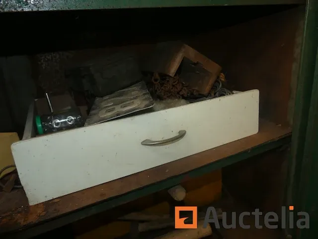 Metaal kast en inhoud ervan - afbeelding 5 van  8