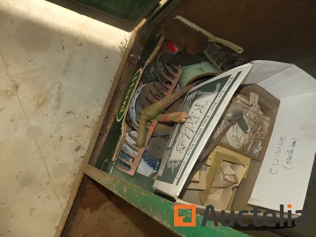 Metaal kast en inhoud ervan - afbeelding 6 van  8