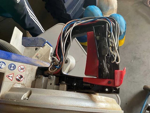 Metabo kgs 305 afkortzaag / verstekzaag - afbeelding 7 van  7