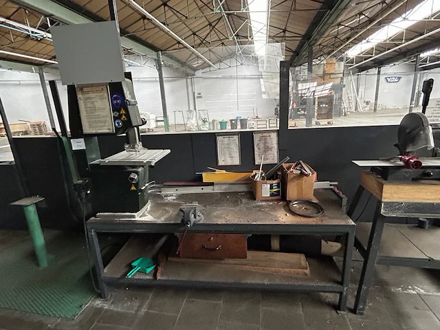 Metabo metaal lintzaag op werktafel n°13 - afbeelding 1 van  9