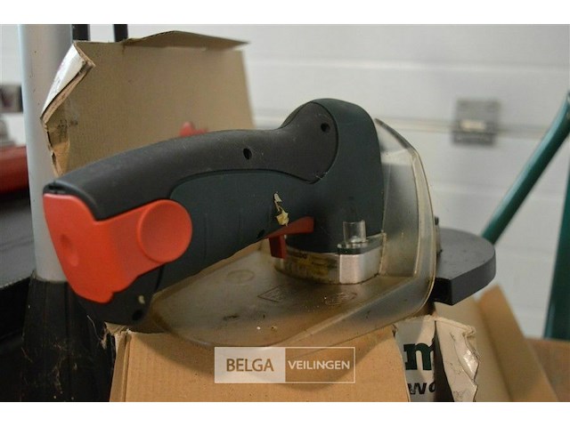 Metabo universele tuinschaar op batterij - afbeelding 3 van  3