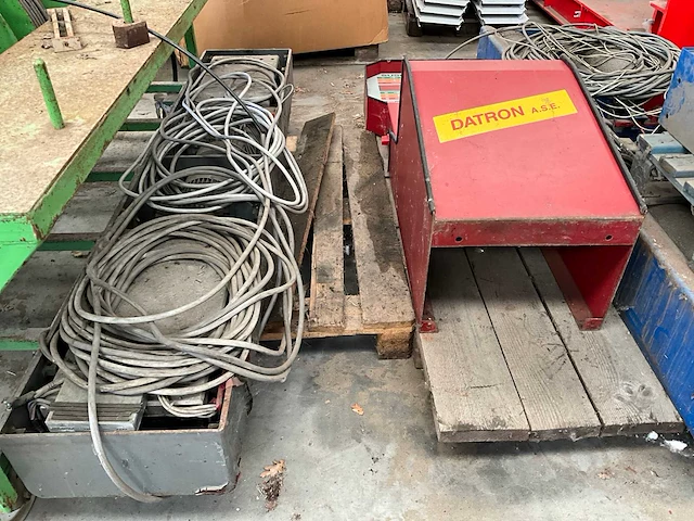 Metalced datron auto-ophang testmachine - afbeelding 1 van  6