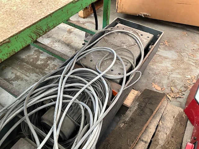 Metalced datron auto-ophang testmachine - afbeelding 4 van  6
