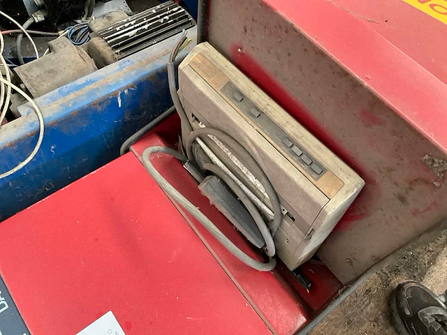 Metalced datron auto-ophang testmachine - afbeelding 5 van  6