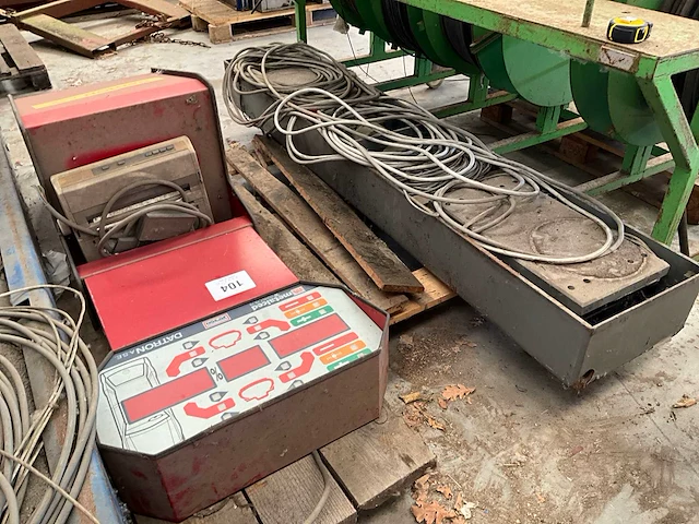 Metalced datron auto-ophang testmachine - afbeelding 6 van  6