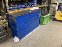 Metalen 4-deurs kast