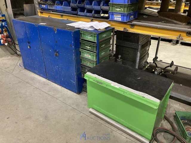 Metalen 4-deurs kast - afbeelding 2 van  2