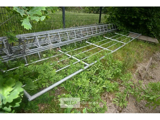 Metalen antennepalen en afrastering - afbeelding 5 van  7