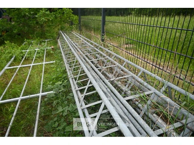 Metalen antennepalen en afrastering - afbeelding 6 van  7