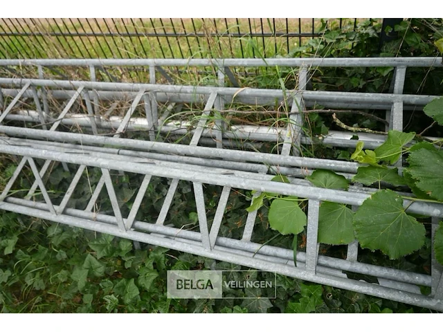 Metalen antennepalen en afrastering - afbeelding 7 van  7