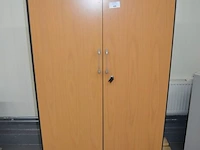 Metalen archiefkast met 2 houten deuren en 3 leggers afm. 170x100x45 cm