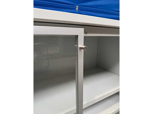 Metalen archiefkast met glazen deuren (4x) - afbeelding 3 van  4