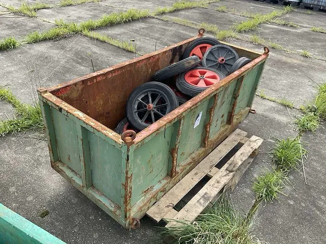 Metalen bak met inhoud - afbeelding 2 van  4