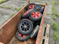 Metalen bak met inhoud - afbeelding 3 van  4