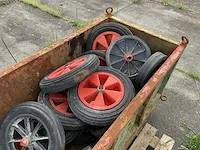 Metalen bak met inhoud - afbeelding 4 van  4