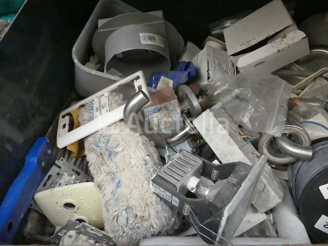 Metalen bakken met inhoud - afbeelding 3 van  7