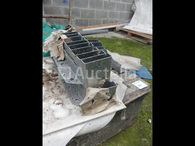 Metalen bakken met inhoud - afbeelding 4 van  7