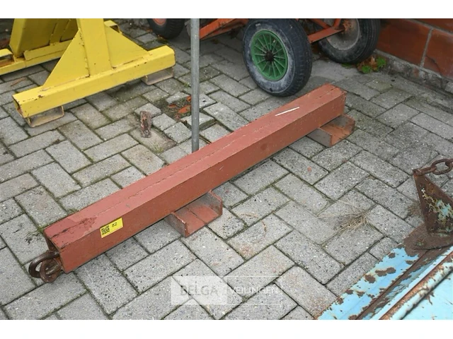 Metalen balk met lasthaak voor heftruck - afbeelding 1 van  3