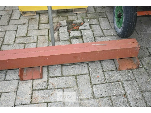 Metalen balk met lasthaak voor heftruck - afbeelding 2 van  3