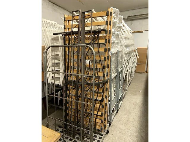 Metalen bed - afbeelding 1 van  4