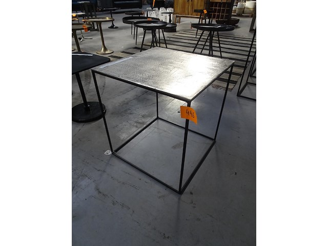 Metalen bijzettafel - afbeelding 1 van  2