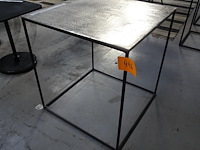 Metalen bijzettafel - afbeelding 1 van  2