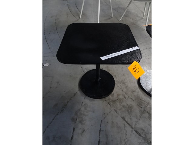 Metalen bijzettafel - afbeelding 1 van  2