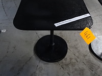 Metalen bijzettafel - afbeelding 1 van  2