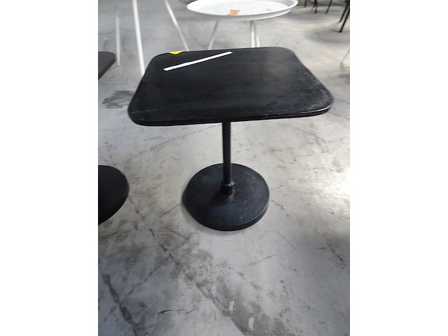 Metalen bijzettafel - afbeelding 1 van  2