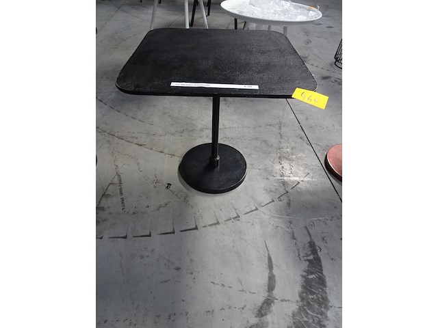 Metalen bijzettafel - afbeelding 1 van  2