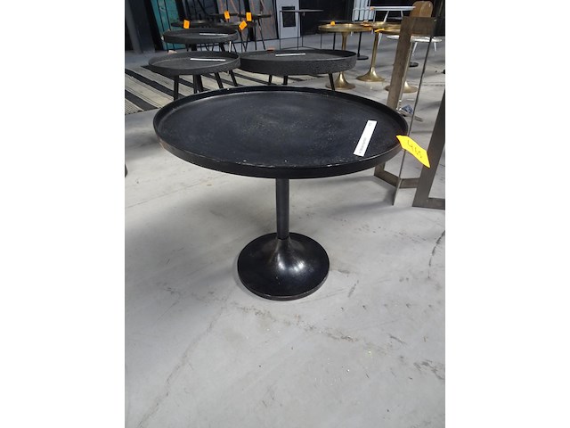 Metalen bijzettafel - afbeelding 1 van  2