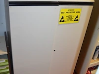 Metalen boekenkast met 2 deuren en 2 leggers, houten kast met 2 deuren, met inhoud (b145,b146) - afbeelding 5 van  9