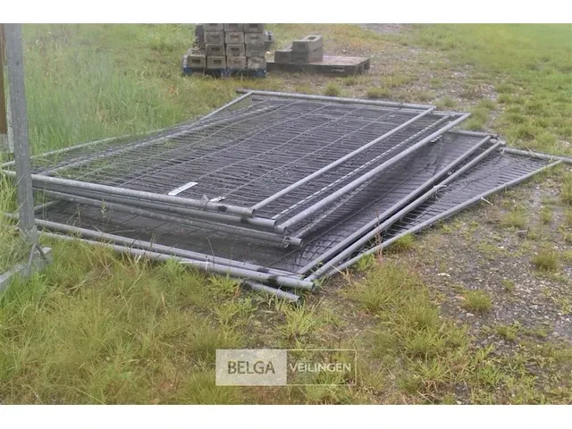 Metalen bok 195x340x152 met ca.17 heras hekwerken gekende afmetingen - afbeelding 3 van  4