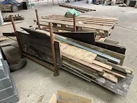 Metalen bok met houtrestanten - afbeelding 2 van  6